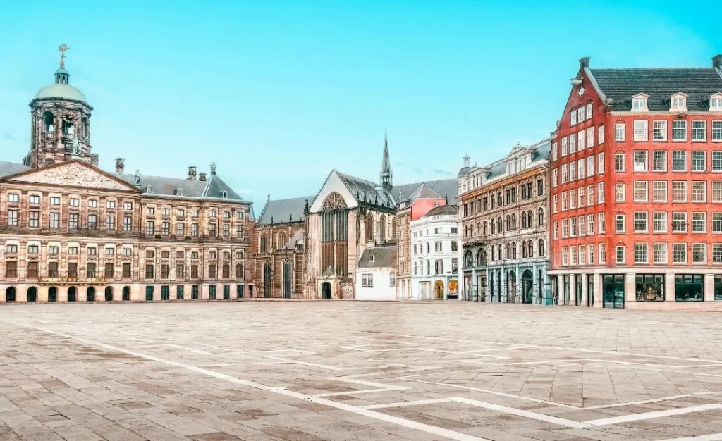 dam-meydani-ve-amsterdam-kraliyet-sarayi