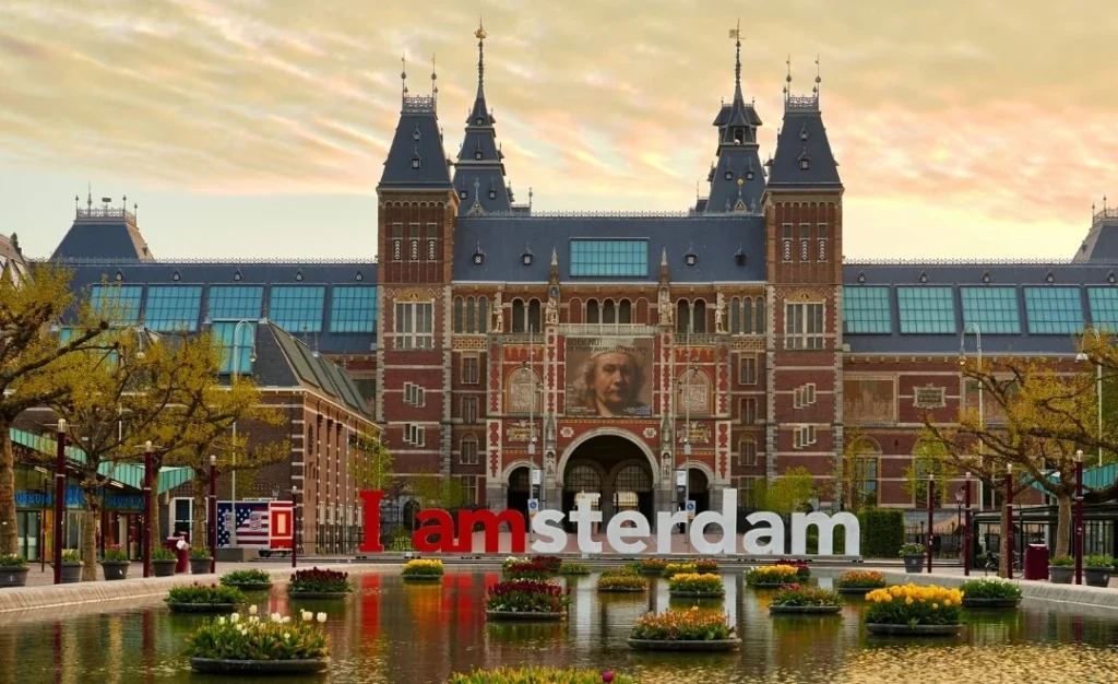 Hollanda'nın Kalbi Amsterdam: En İyi Gezi Rehberi ve Rotalar